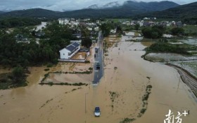 一线直击韶关江湾镇防汛救援:八方驰援,抢通信号